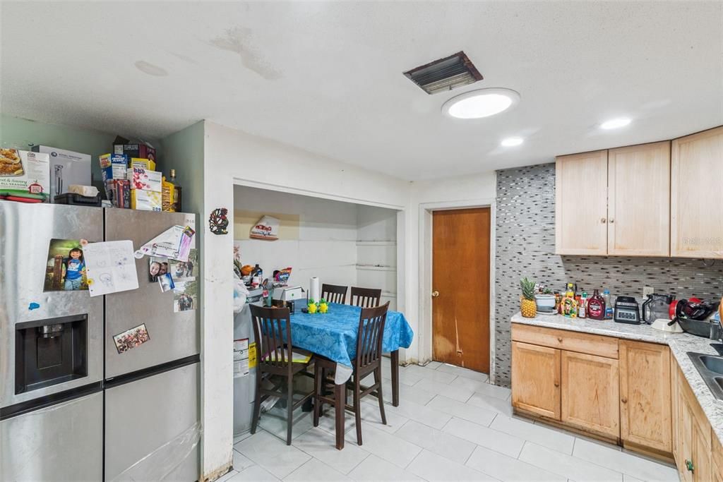 En Venta: $600,000 (4 camas, 2 baños, 2506 Pies cuadrados)