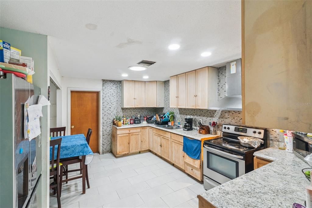 En Venta: $600,000 (4 camas, 2 baños, 2506 Pies cuadrados)