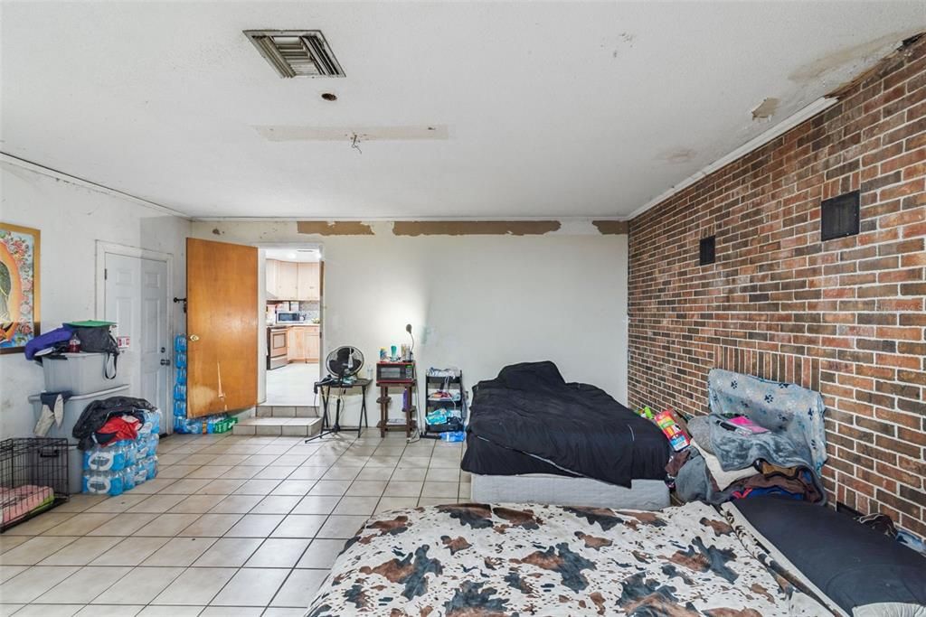 En Venta: $600,000 (4 camas, 2 baños, 2506 Pies cuadrados)