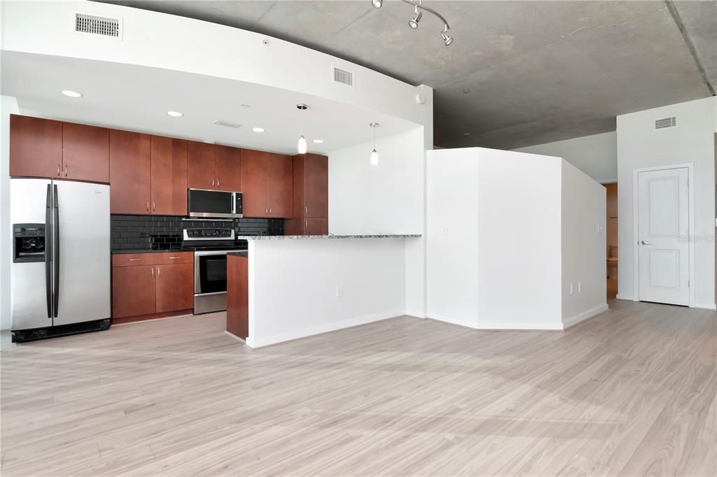 出租: $2,450 (1 贝兹, 1 浴室, 772 平方英尺)