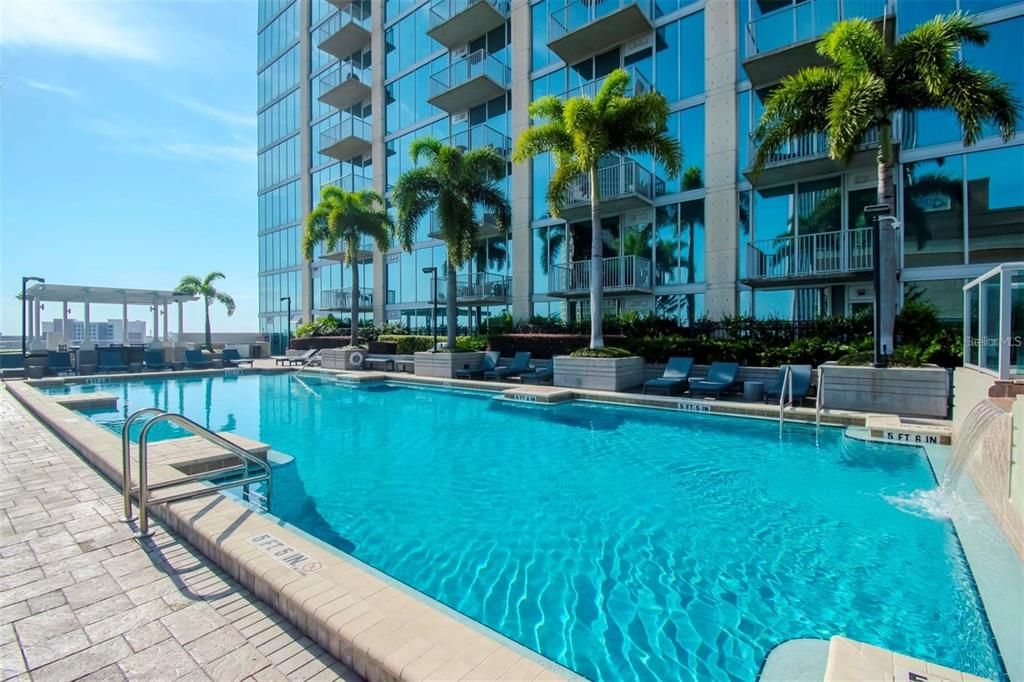 出租: $2,450 (1 贝兹, 1 浴室, 772 平方英尺)