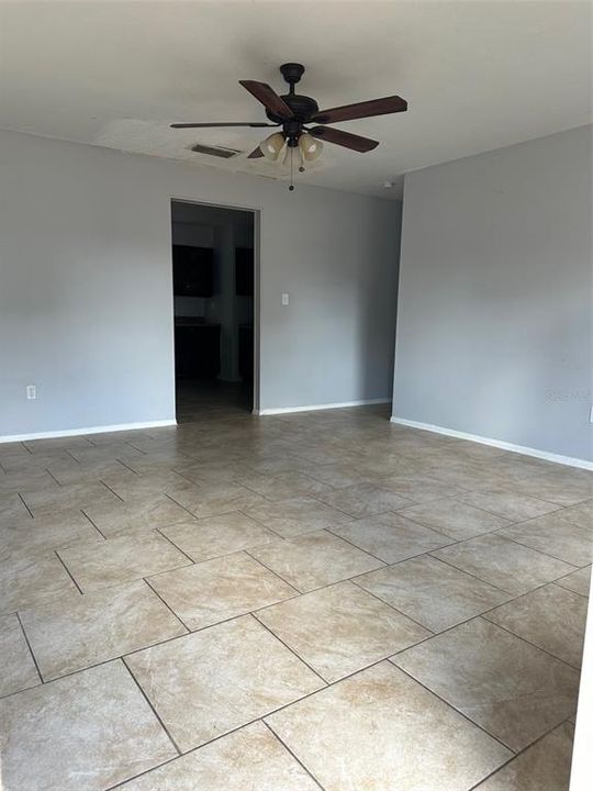 待售: $227,000 (3 贝兹, 2 浴室, 1064 平方英尺)