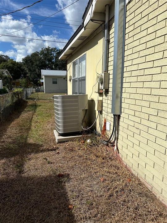 待售: $227,000 (3 贝兹, 2 浴室, 1064 平方英尺)