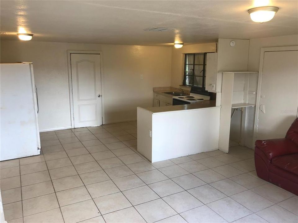 For Rent: $850 (2 beds, 1 baths, 840 Square Feet)