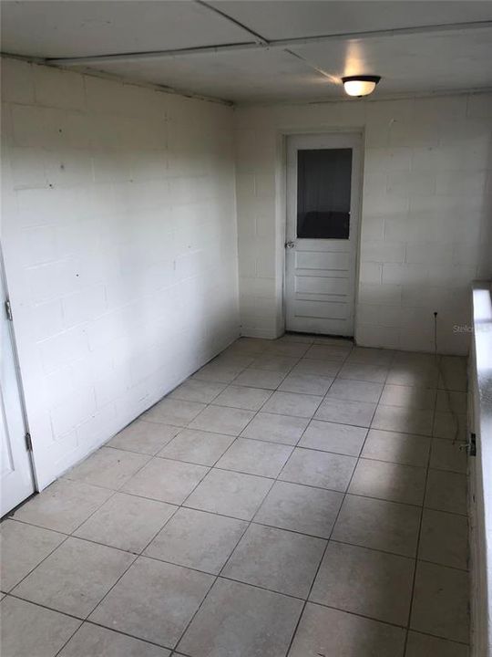 For Rent: $850 (2 beds, 1 baths, 840 Square Feet)