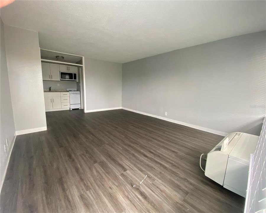 For Rent: $950 (0 beds, 1 baths, 500 Square Feet)