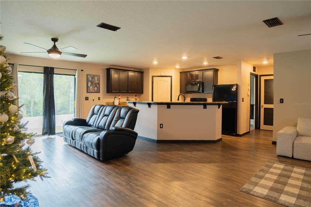 En Venta: $305,000 (3 camas, 2 baños, 1456 Pies cuadrados)