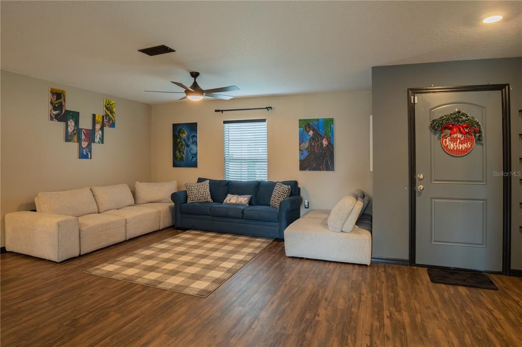 En Venta: $305,000 (3 camas, 2 baños, 1456 Pies cuadrados)