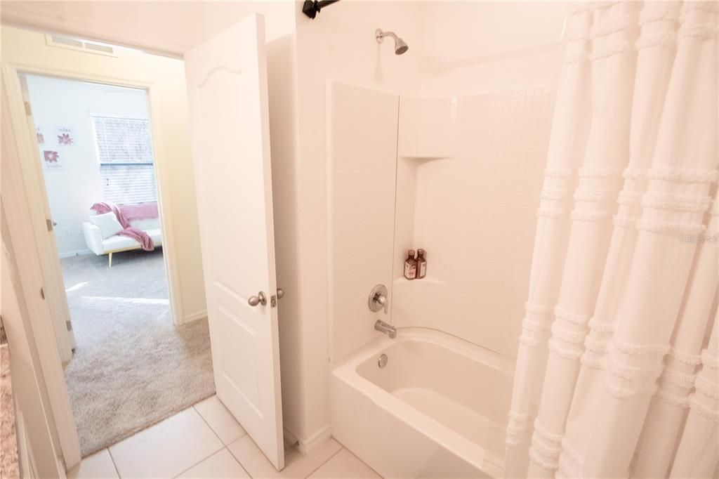 For Sale: $310,000 (3 beds, 2 baths, 1639 Square Feet)