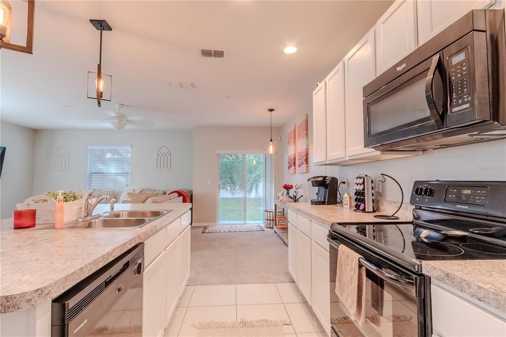 For Sale: $310,000 (3 beds, 2 baths, 1639 Square Feet)