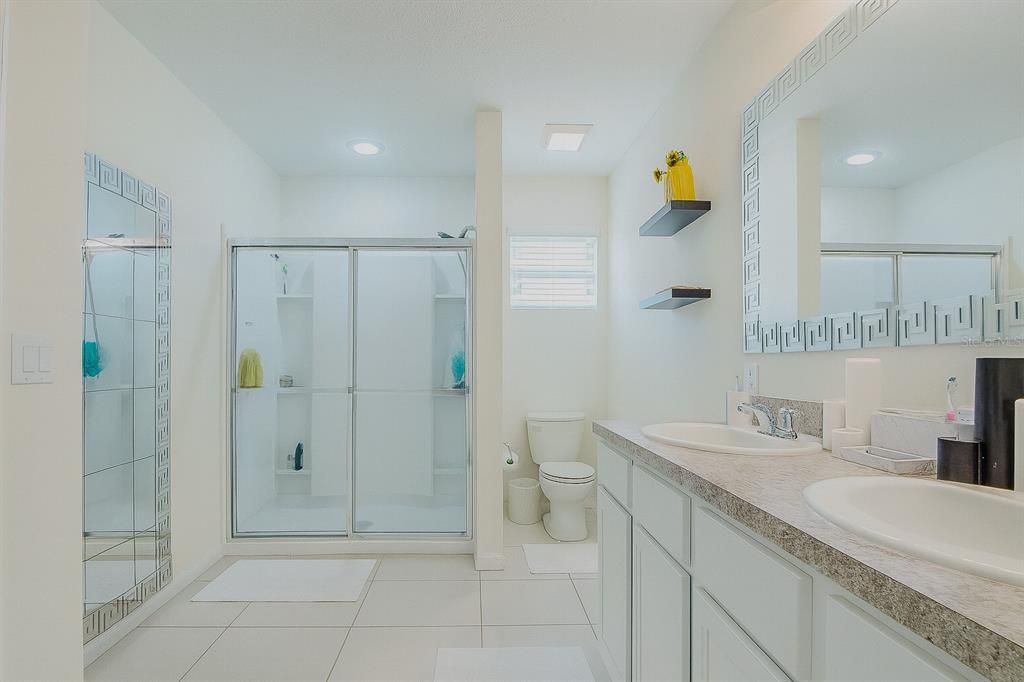 For Sale: $310,000 (3 beds, 2 baths, 1639 Square Feet)