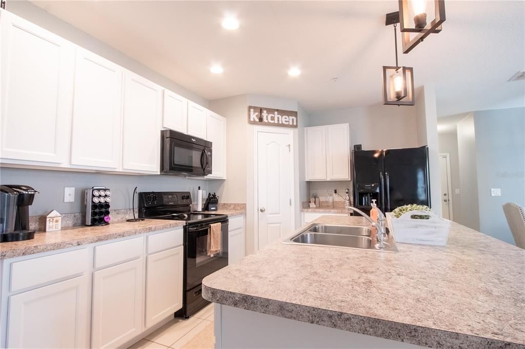 For Sale: $310,000 (3 beds, 2 baths, 1639 Square Feet)