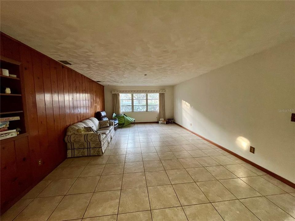 Active With Contract: $265,000 (3 beds, 2 baths, 1896 Square Feet)