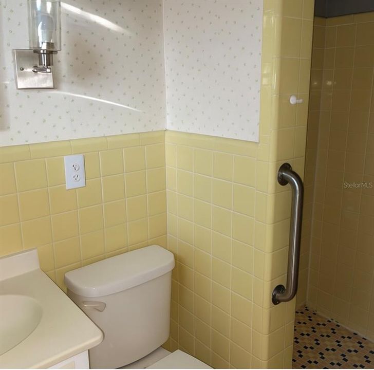 Active With Contract: $265,000 (3 beds, 2 baths, 1896 Square Feet)