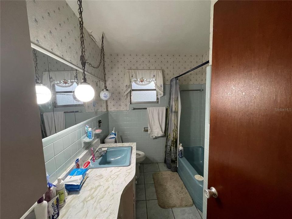 Active With Contract: $265,000 (3 beds, 2 baths, 1896 Square Feet)