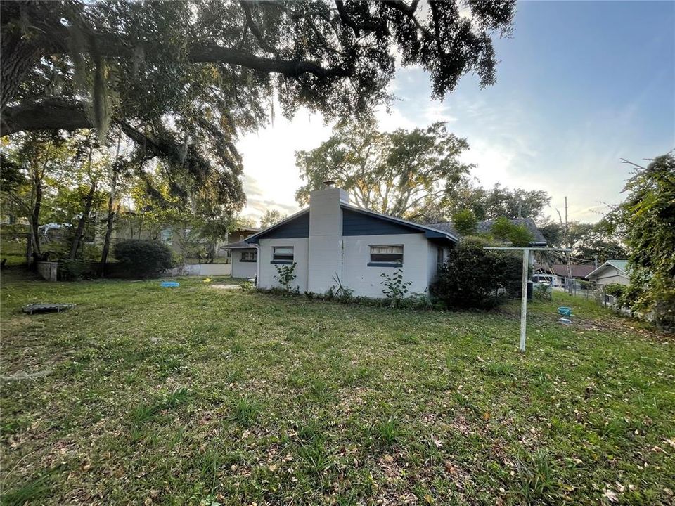 Active With Contract: $265,000 (3 beds, 2 baths, 1896 Square Feet)