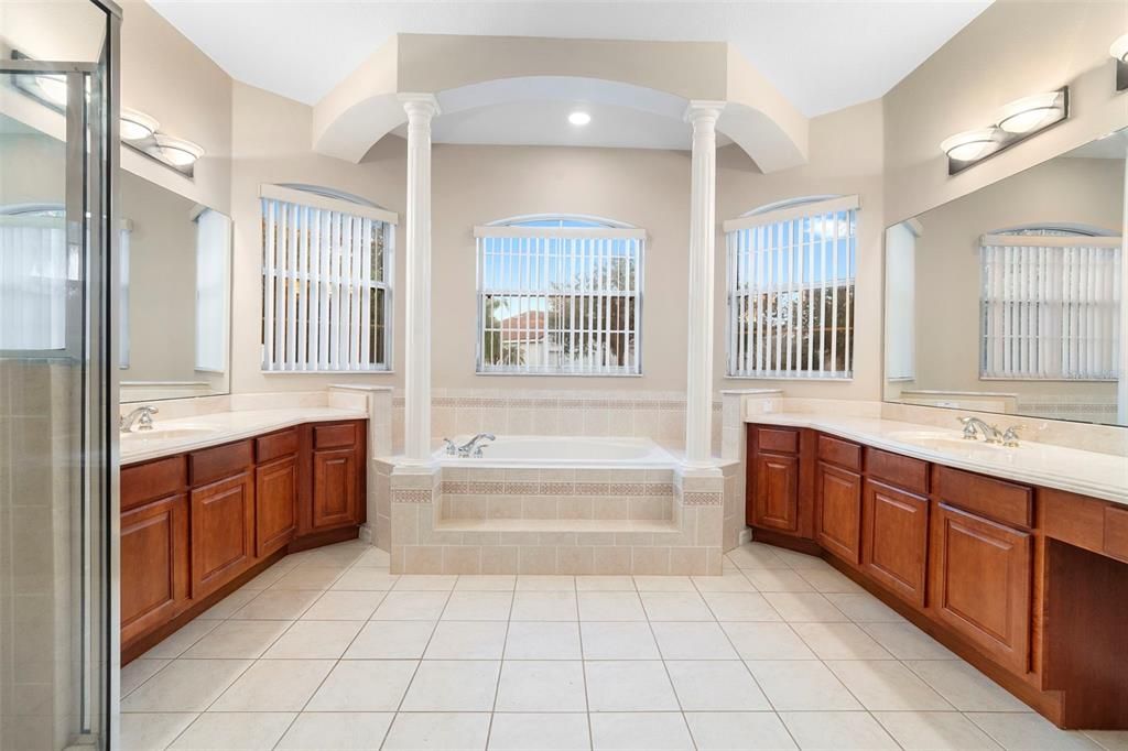 待售: $670,000 (5 贝兹, 4 浴室, 3340 平方英尺)