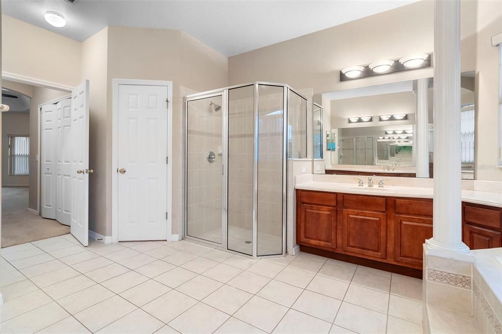 En Venta: $670,000 (5 camas, 4 baños, 3340 Pies cuadrados)