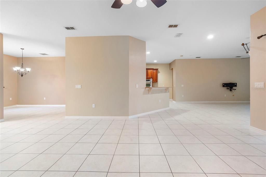 待售: $670,000 (5 贝兹, 4 浴室, 3340 平方英尺)