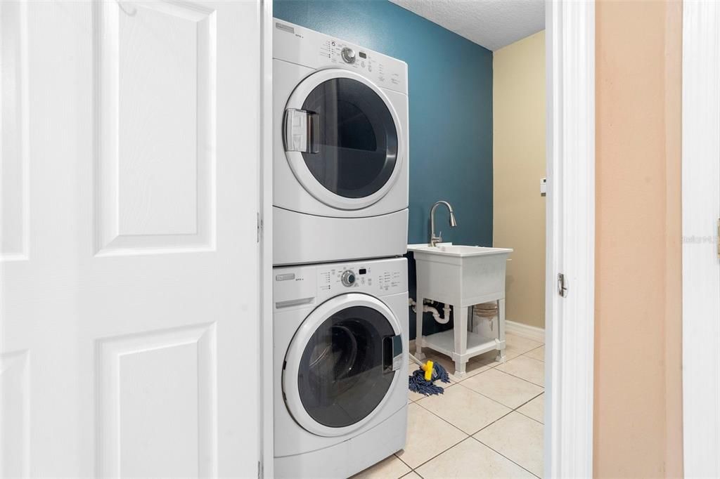 En Venta: $670,000 (5 camas, 4 baños, 3340 Pies cuadrados)