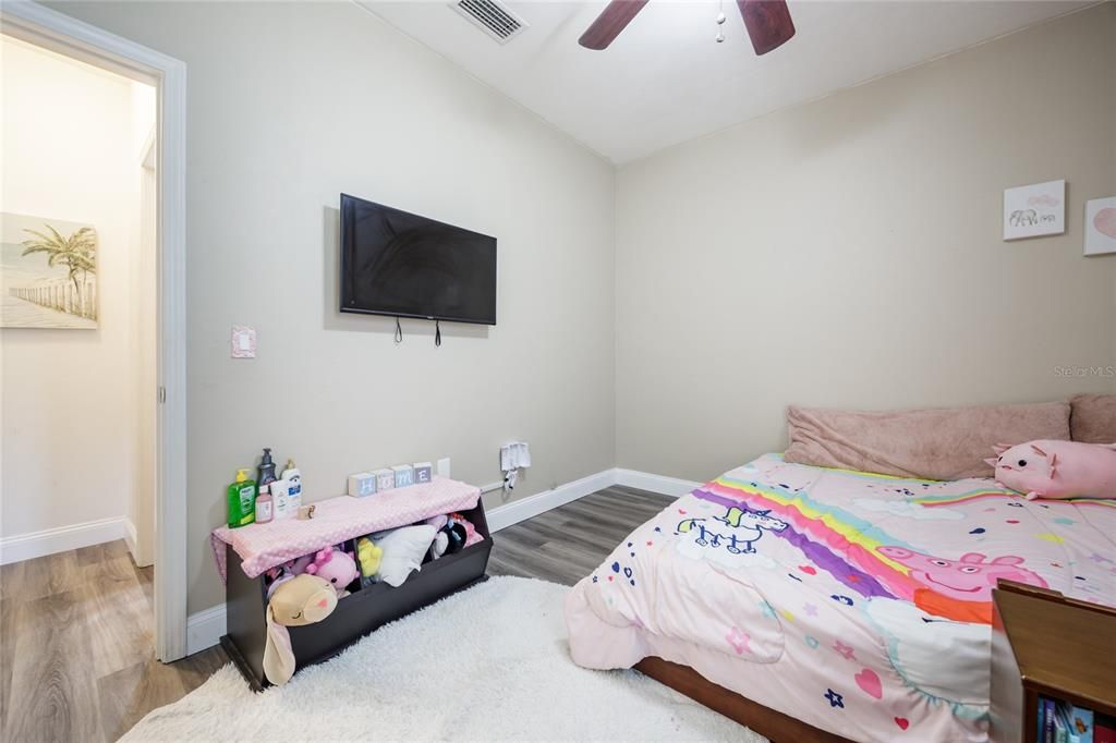 For Sale: $295,000 (3 beds, 2 baths, 1402 Square Feet)