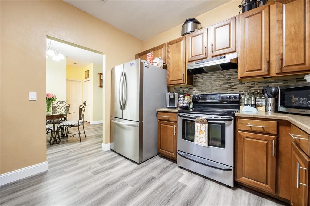 For Sale: $295,000 (3 beds, 2 baths, 1402 Square Feet)
