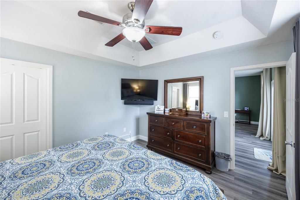 For Sale: $295,000 (3 beds, 2 baths, 1402 Square Feet)