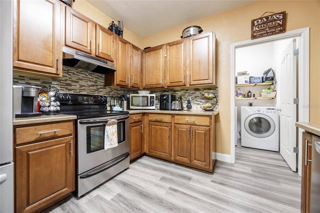 For Sale: $295,000 (3 beds, 2 baths, 1402 Square Feet)