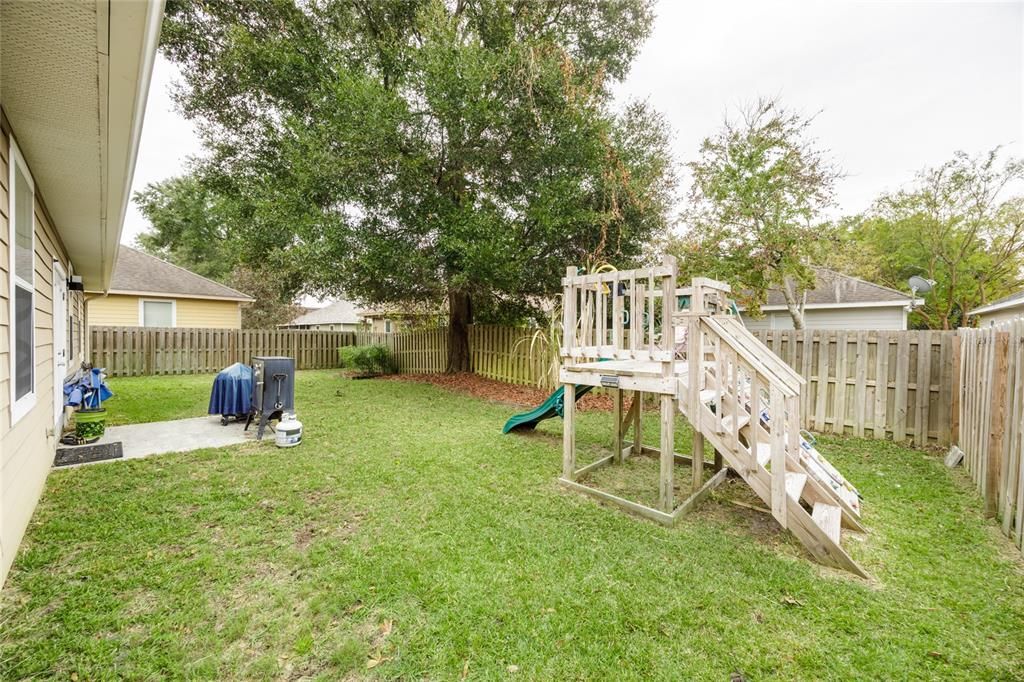 For Sale: $295,000 (3 beds, 2 baths, 1402 Square Feet)