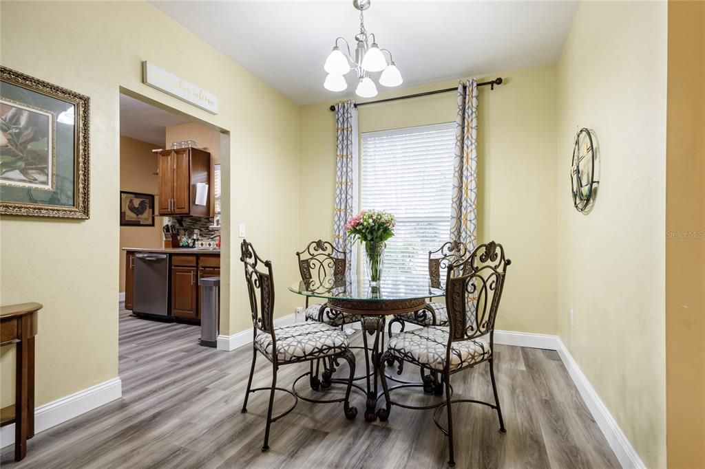 For Sale: $295,000 (3 beds, 2 baths, 1402 Square Feet)