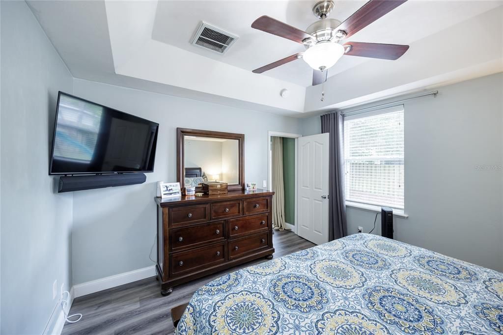 For Sale: $295,000 (3 beds, 2 baths, 1402 Square Feet)