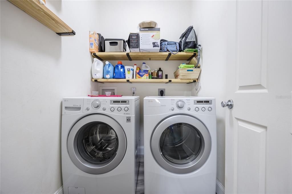 For Sale: $295,000 (3 beds, 2 baths, 1402 Square Feet)