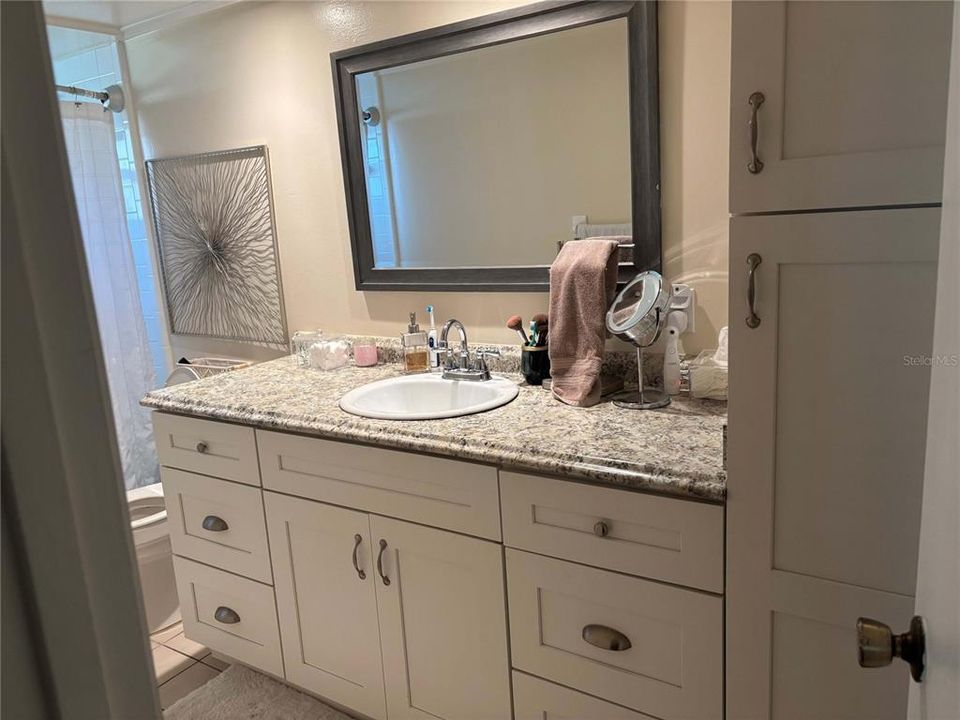 Activo con contrato: $370,000 (3 camas, 2 baños, 1332 Pies cuadrados)