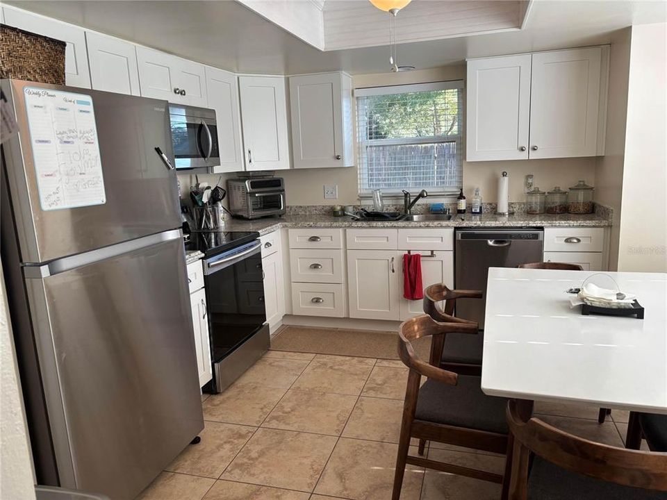 Activo con contrato: $370,000 (3 camas, 2 baños, 1332 Pies cuadrados)