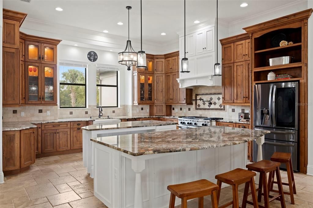 For Sale: $2,750,000 (7 beds, 9 baths, 7782 Square Feet)