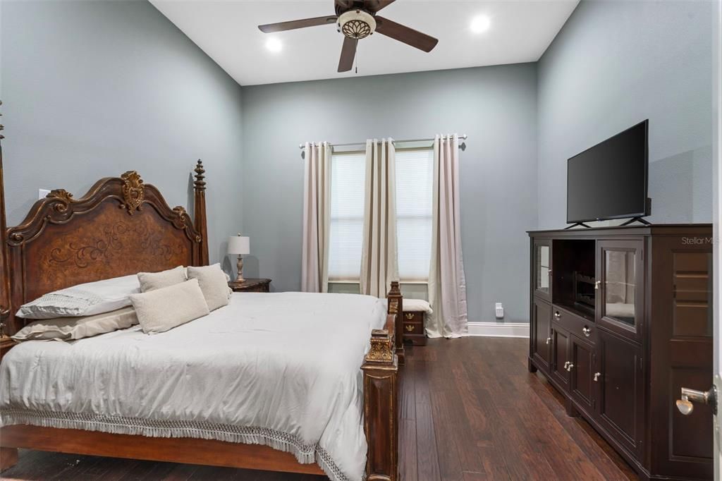 For Sale: $2,750,000 (7 beds, 9 baths, 7782 Square Feet)