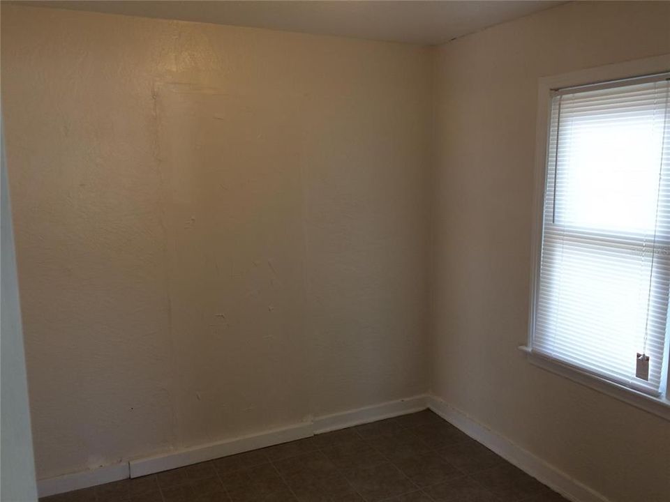 В аренду: $995 (4 спален, 2 ванн, 1136 Квадратных фут)