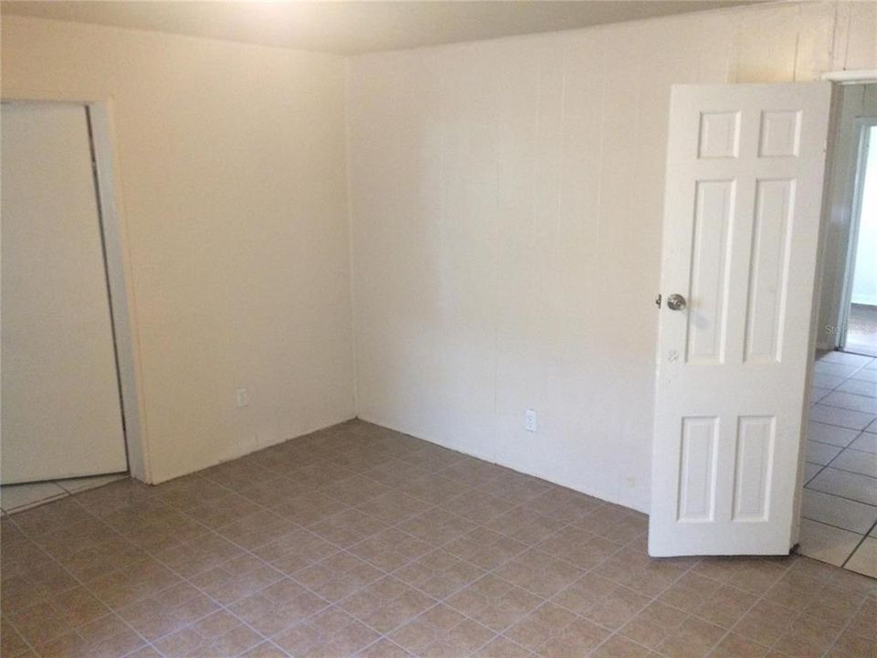 В аренду: $995 (4 спален, 2 ванн, 1136 Квадратных фут)