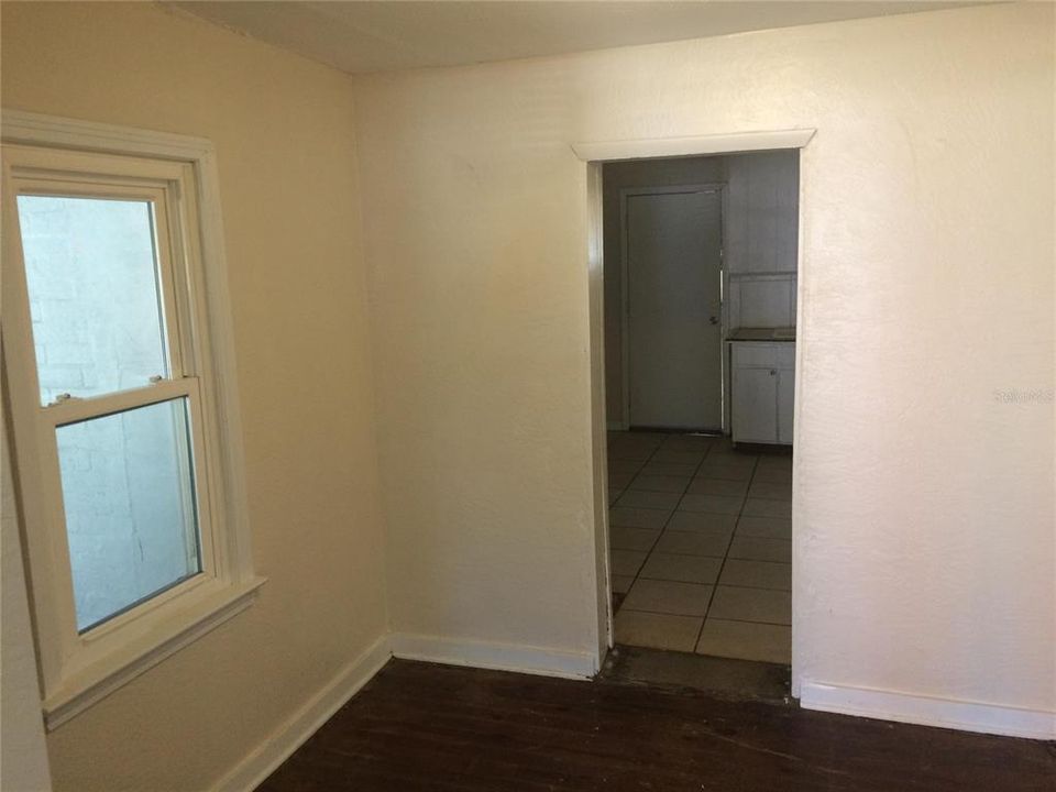 В аренду: $995 (4 спален, 2 ванн, 1136 Квадратных фут)