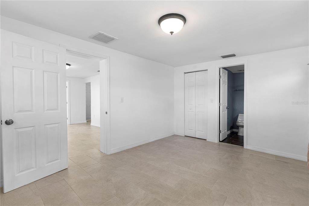 出租: $2,400 (3 贝兹, 2 浴室, 1100 平方英尺)