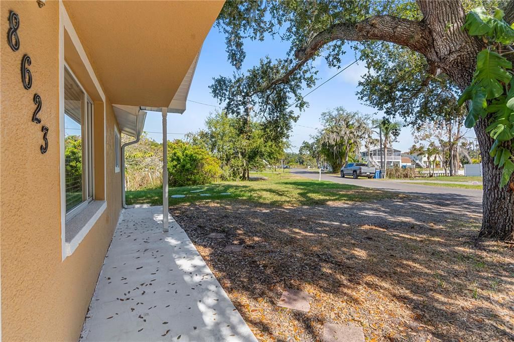 出租: $2,400 (3 贝兹, 2 浴室, 1100 平方英尺)