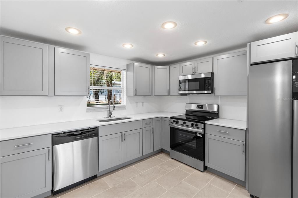 出租: $2,400 (3 贝兹, 2 浴室, 1100 平方英尺)