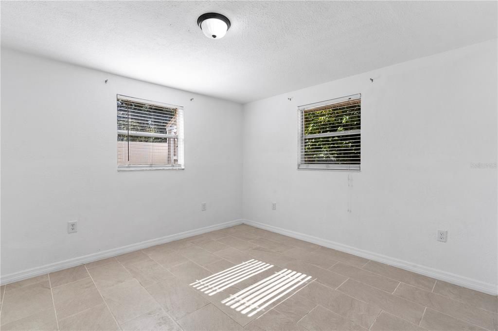 出租: $2,400 (3 贝兹, 2 浴室, 1100 平方英尺)