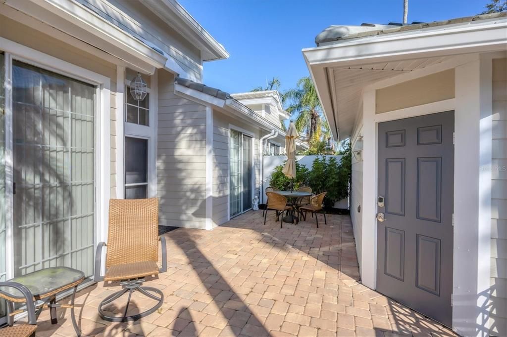 For Rent: $3,100 (2 beds, 2 baths, 1609 Square Feet)