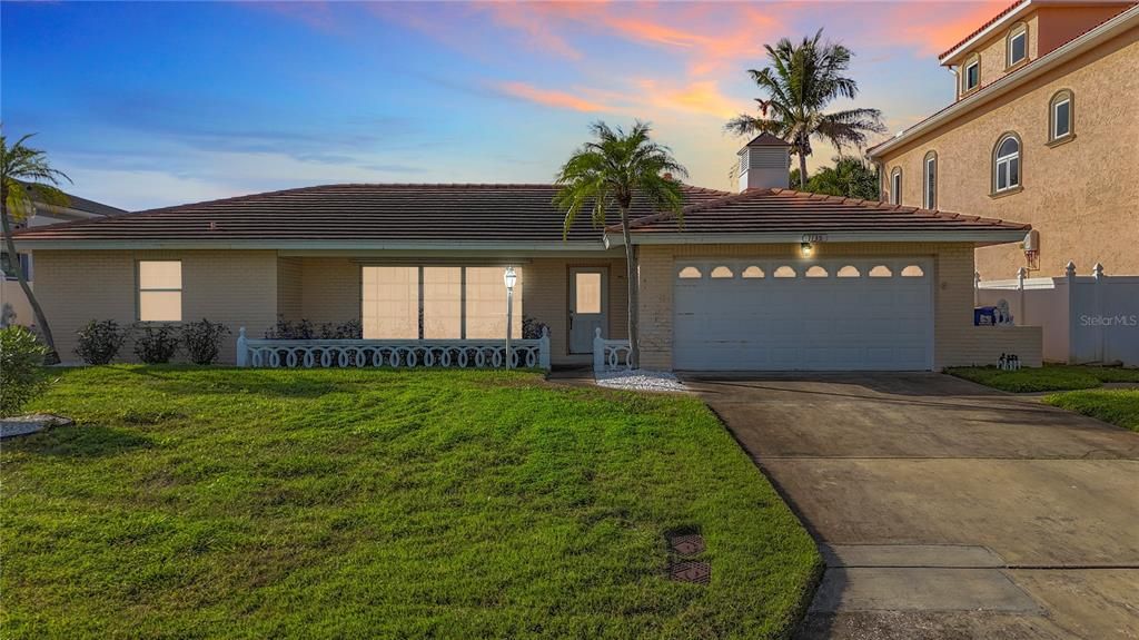 На продажу: $1,275,000 (3 спален, 2 ванн, 2210 Квадратных фут)