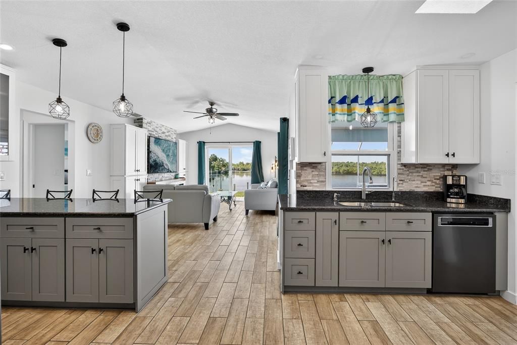 На продажу: $585,000 (3 спален, 3 ванн, 1798 Квадратных фут)