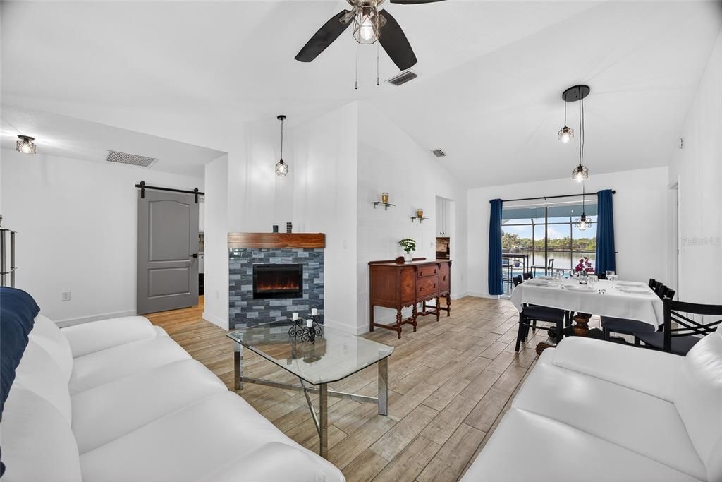 На продажу: $585,000 (3 спален, 3 ванн, 1798 Квадратных фут)