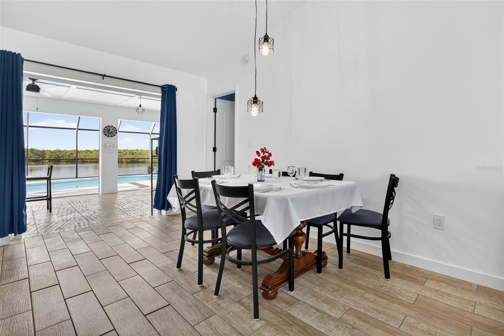 На продажу: $585,000 (3 спален, 3 ванн, 1798 Квадратных фут)