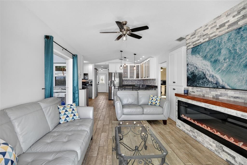 На продажу: $585,000 (3 спален, 3 ванн, 1798 Квадратных фут)