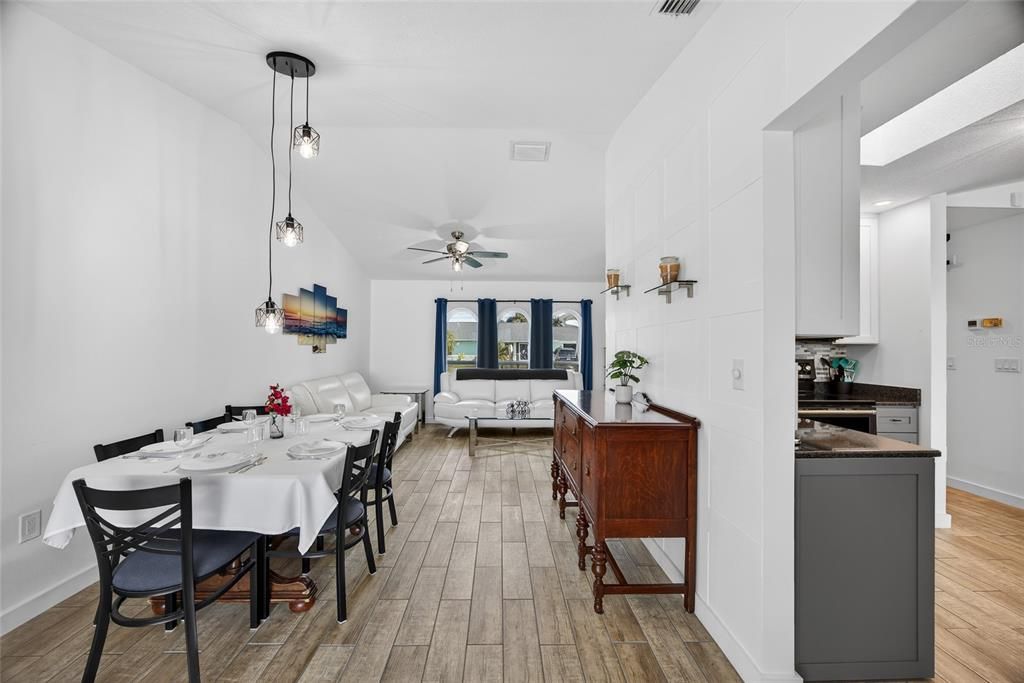 На продажу: $585,000 (3 спален, 3 ванн, 1798 Квадратных фут)